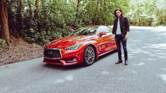 키트 해링턴의 새 왕좌는
인피니티 Q60?