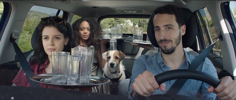 유럽인은 차 안에서 2,430번의 키스를 한다!