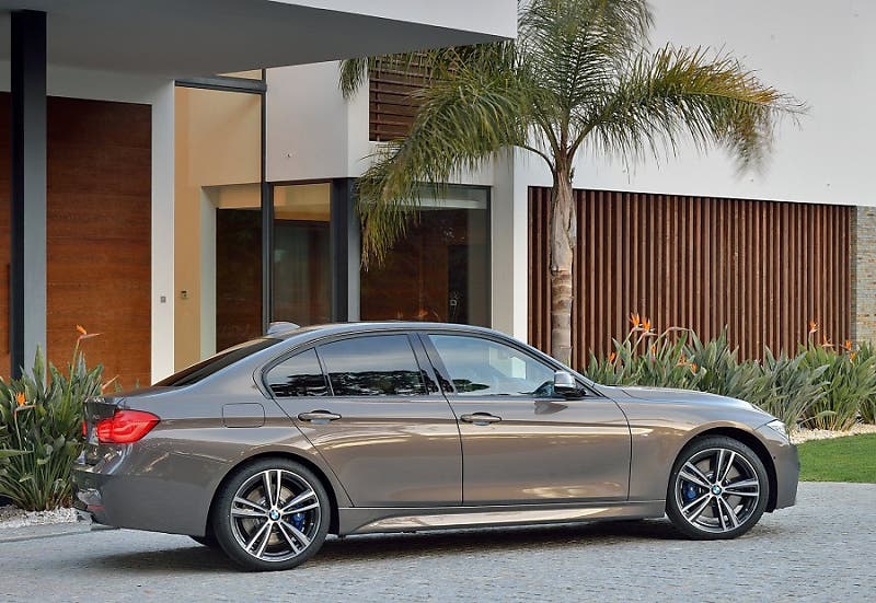 가격은 고정하고 성능은 향상시킨
BMW 330i M 스포츠 패키지