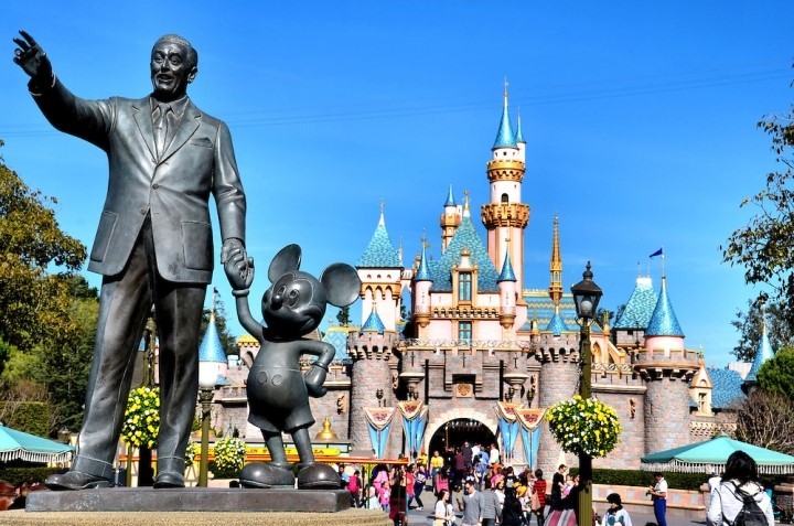 California-Disneyland-Walt-Disney-Mickey-Mouse-Partners-Statue.jpg
