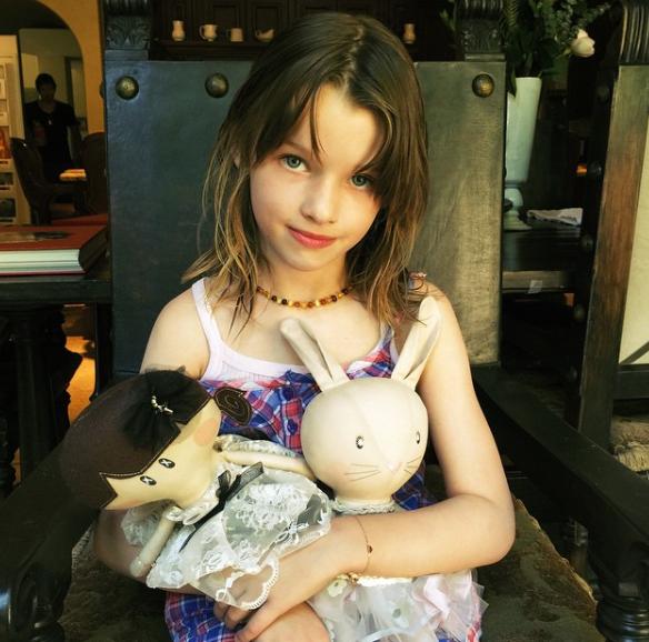 에바 앤더슨 밀라 요보비치를 많이 닮은 사랑스러운 그녀의 딸! : 네이버 포스트