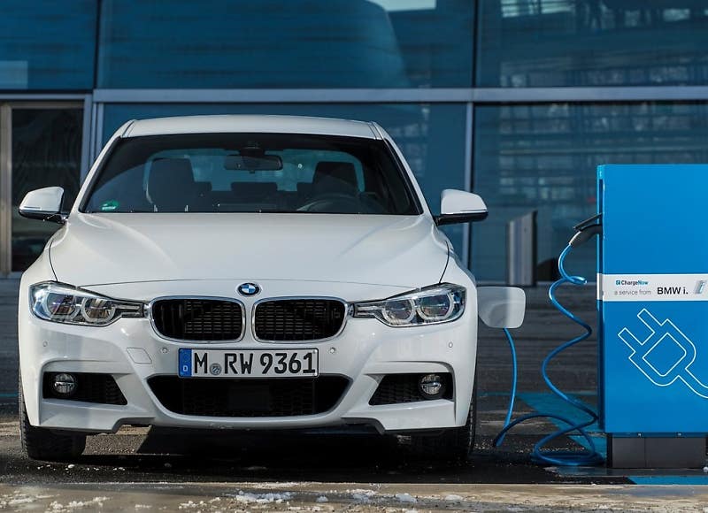 BMW PHEV 3종 공개, i퍼포먼스의 라인업 확장 전조