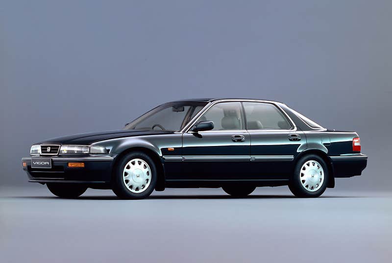 진보를 위한 변칙,
세로배치 전륜 구동의 추억