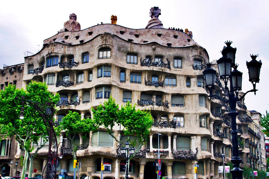스페인 바르셀로나 건축의 뿌리, 가우디를 찾아서 - 구엘저택, 카사밀라, 카사바트요 : 네이버 포스트