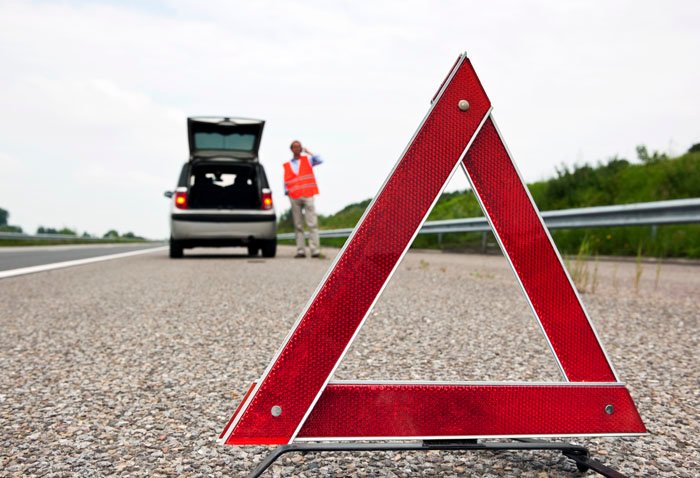 교통사고가 나면 안전삼각대를 설치해 2차 사고를 예방해야 합니다? : 네이버 포스트