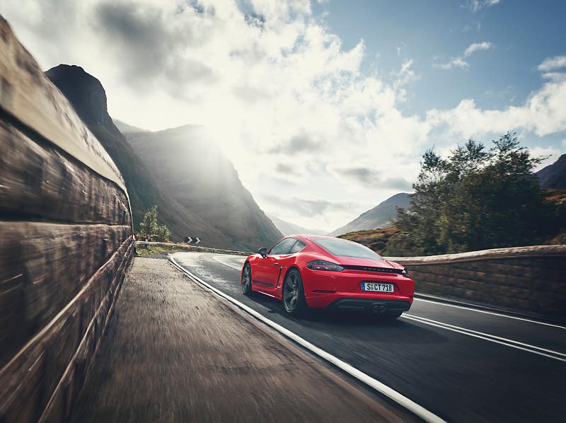 포르쉐, 더 강력해진
718 박스터와 카이맨 T 공개