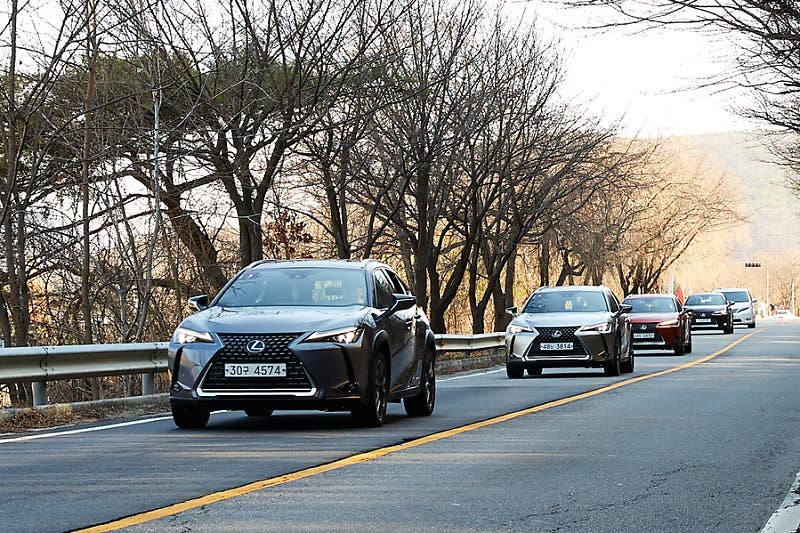 렉서스의 초 컴팩트 SUV UX 250h,
새로운 경험의 제안