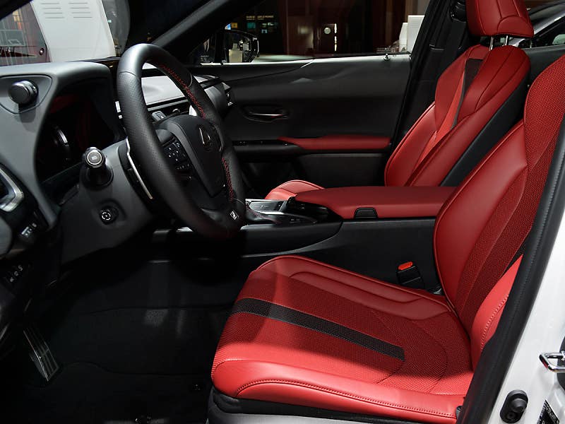 렉서스의 초 컴팩트 SUV UX 250h,
새로운 경험의 제안