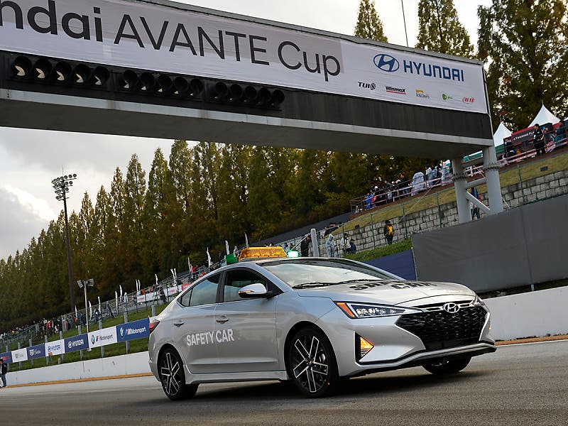 준중형 스포츠 세단 격돌,
시빅 스포츠 vs 아반떼 스포츠