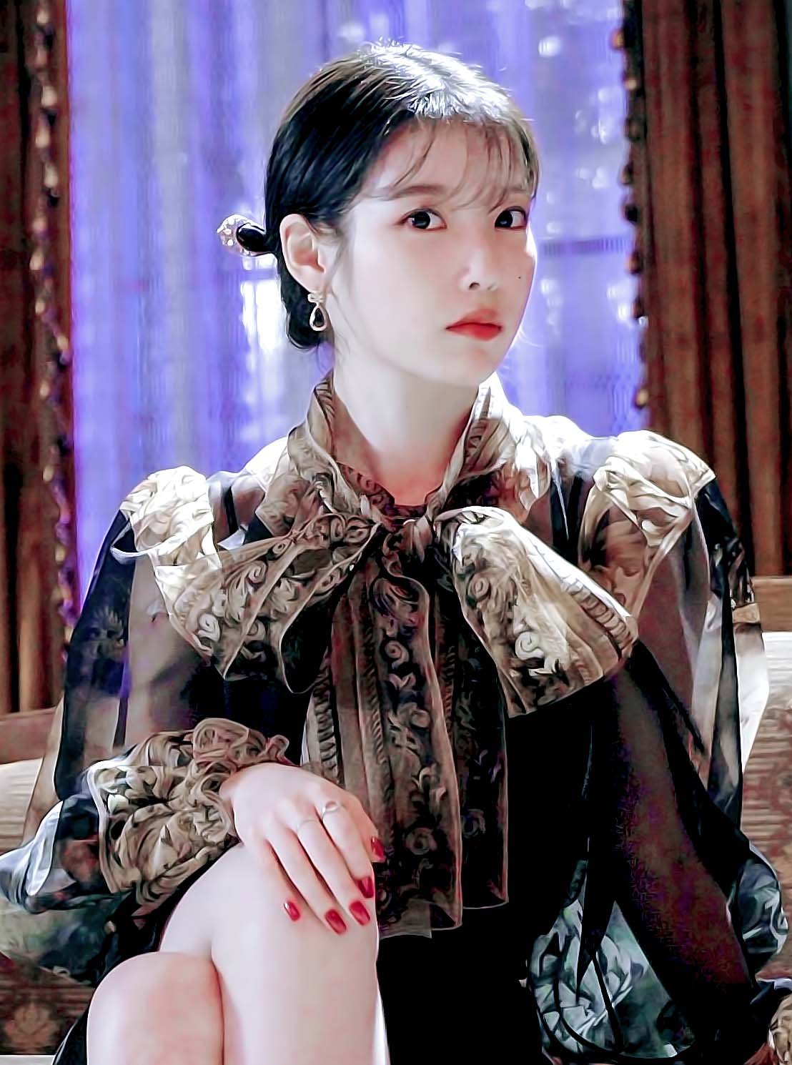 話題の韓国ドラマ「ホテル・デルーナ」の主演IUのカラー別ファッション特集♡
