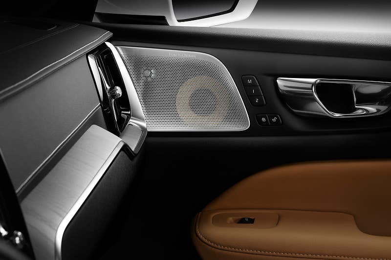 볼보 3세대 S60, 3시리즈∙C클래스와 다른 존재감으로 승부