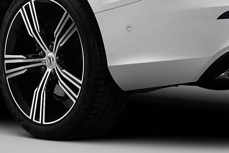 볼보 3세대 S60, 3시리즈∙C클래스와 다른 존재감으로 승부