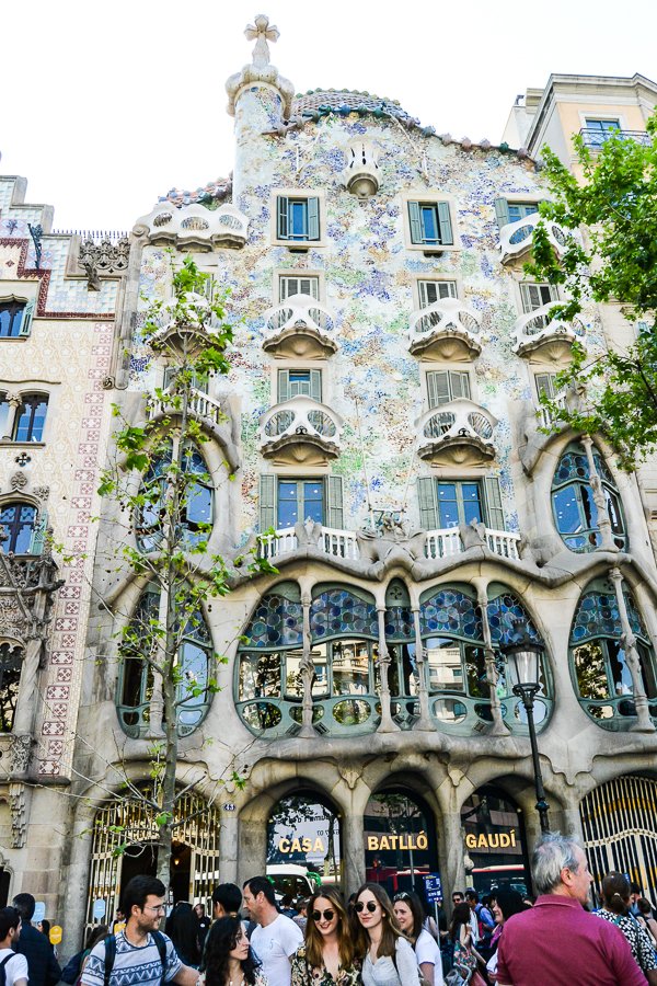 바르셀로나 여행 필수코스! 천재 건축가 가우디의 건축 Best4 : 네이버 포스트
