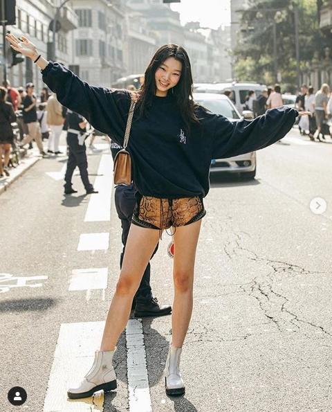 Milan SS 2019 Street Style: Yoon Young Bae and HoYeon Jung - STYLE DU MONDE