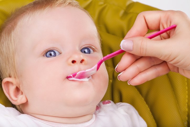 아기 때 ‘이것’ 먹으면 습진, 천식 위험 줄어