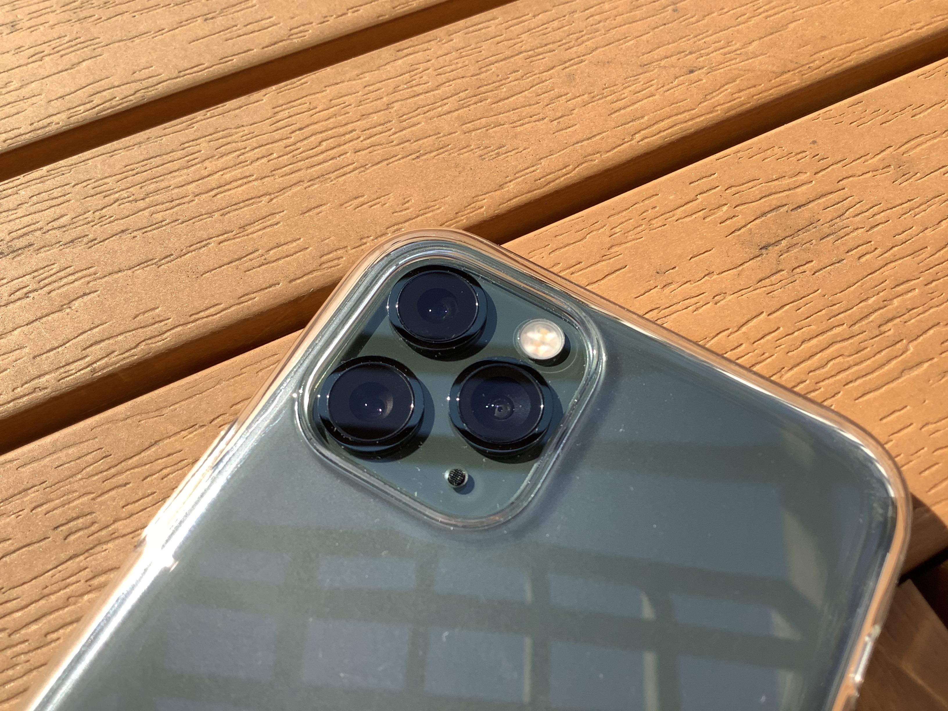 아이폰 11 Pro : 렌즈 코팅 결함
