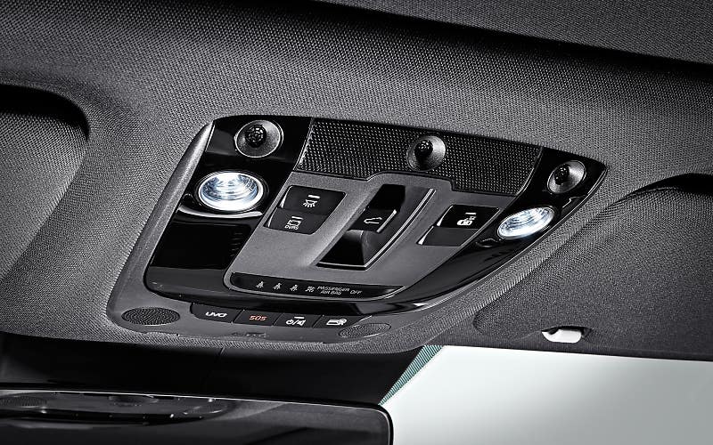 압도적인 디자인과 상품성의 조합,
3세대 K5 출시! 2,351만원부터