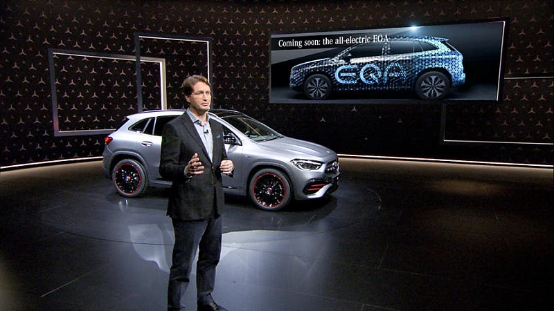 최첨단으로 돌아온 2세대 GLA,
디지털 프리미어로 공개