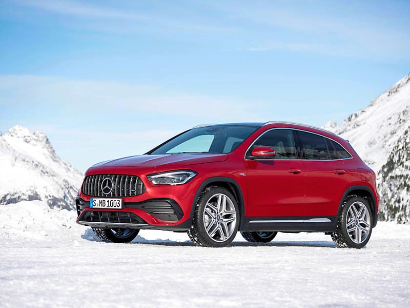 최첨단으로 돌아온 2세대 GLA,
디지털 프리미어로 공개