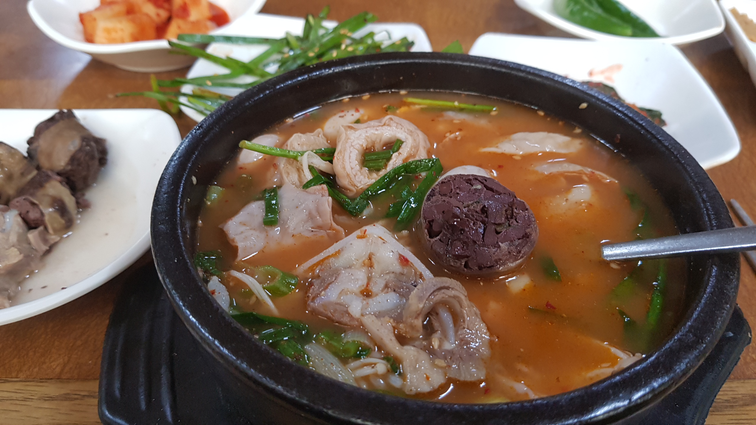 고독한 국밥가 : 남원 공설시장 선일순대 - 새끼보+ 막창국밥