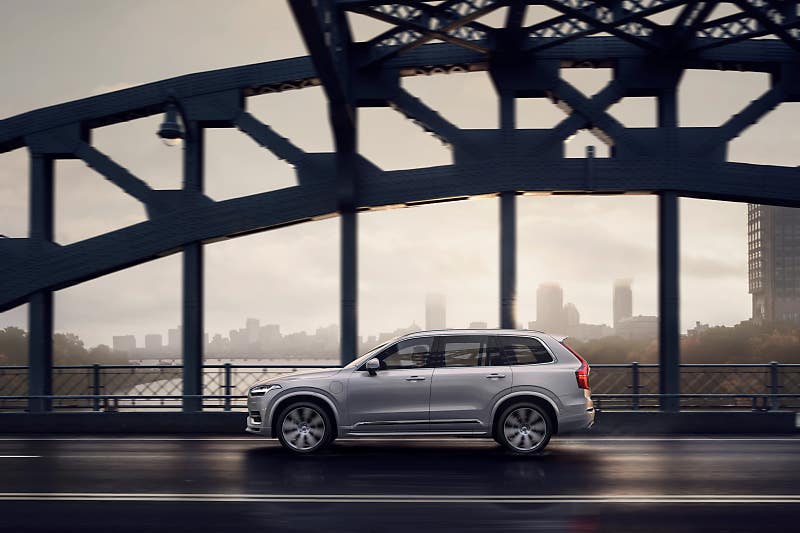 짜릿한 상상력의 억대 SUV들! 볼보 XC90 T8 PHEV & 테슬라 모델 X