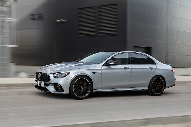 더 매력적인 디자인으로 돌아 온 메르세데스 벤츠 E63 AMG 4매틱!