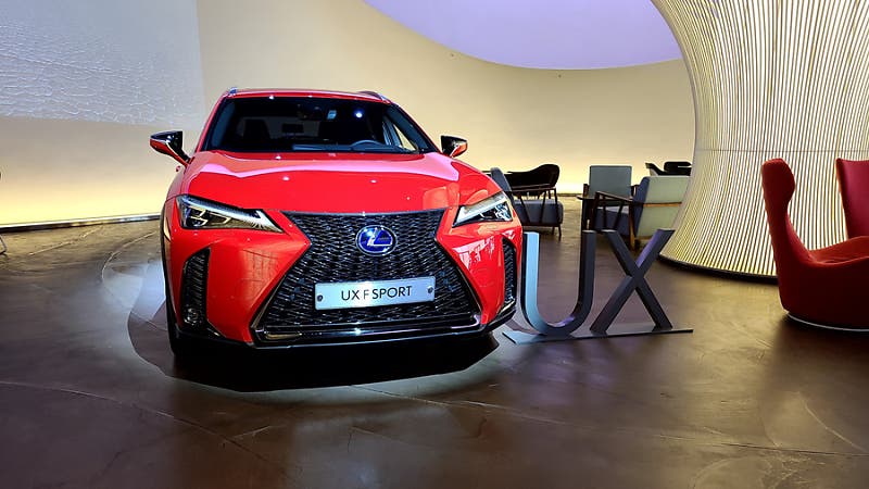 상큼하거나 끈적하거나, 렉서스 UX250h E-four