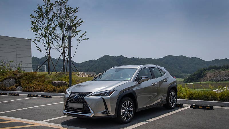 상큼하거나 끈적하거나, 렉서스 UX250h E-four