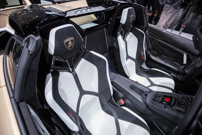 고급 인테리어 소재 알칸타라, 장마철 관리는 어떻게?