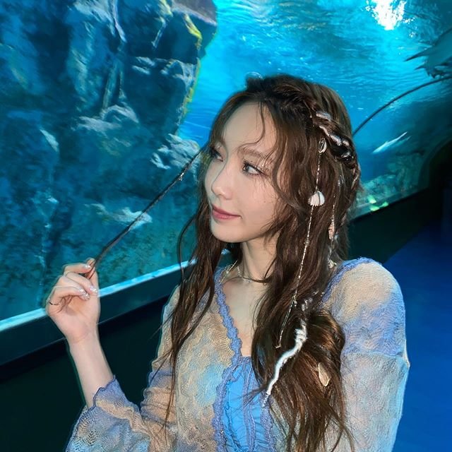 태연 쇄골 꽃타투 간지 데뷔 14년차 포스 심미성 강조 네이버 포스트