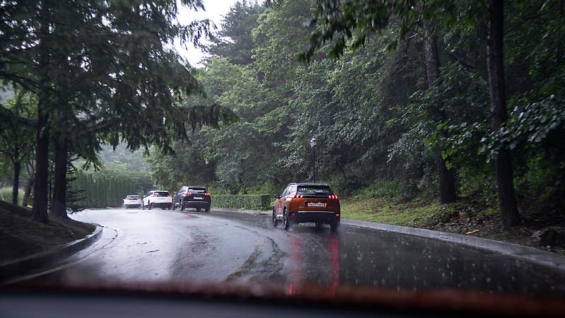 눈으로 맛있게 보는 뉴 푸조 2008! 빗속의 시승회