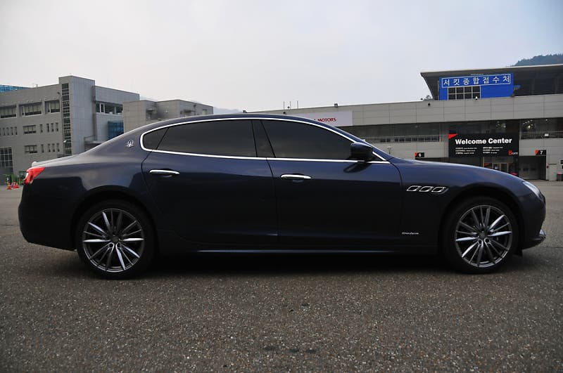 마세라티의 가장 호화스러운 4도어 세단과 함께한 서킷 투어