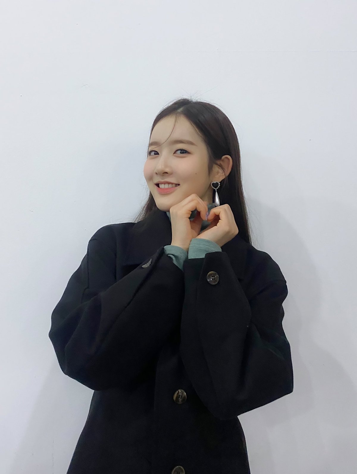 스테이씨 사진 모음! 수민, 시은, 아이사, 세은, 윤, 재이 프로필 13 ElAWKg9VMAAKINS