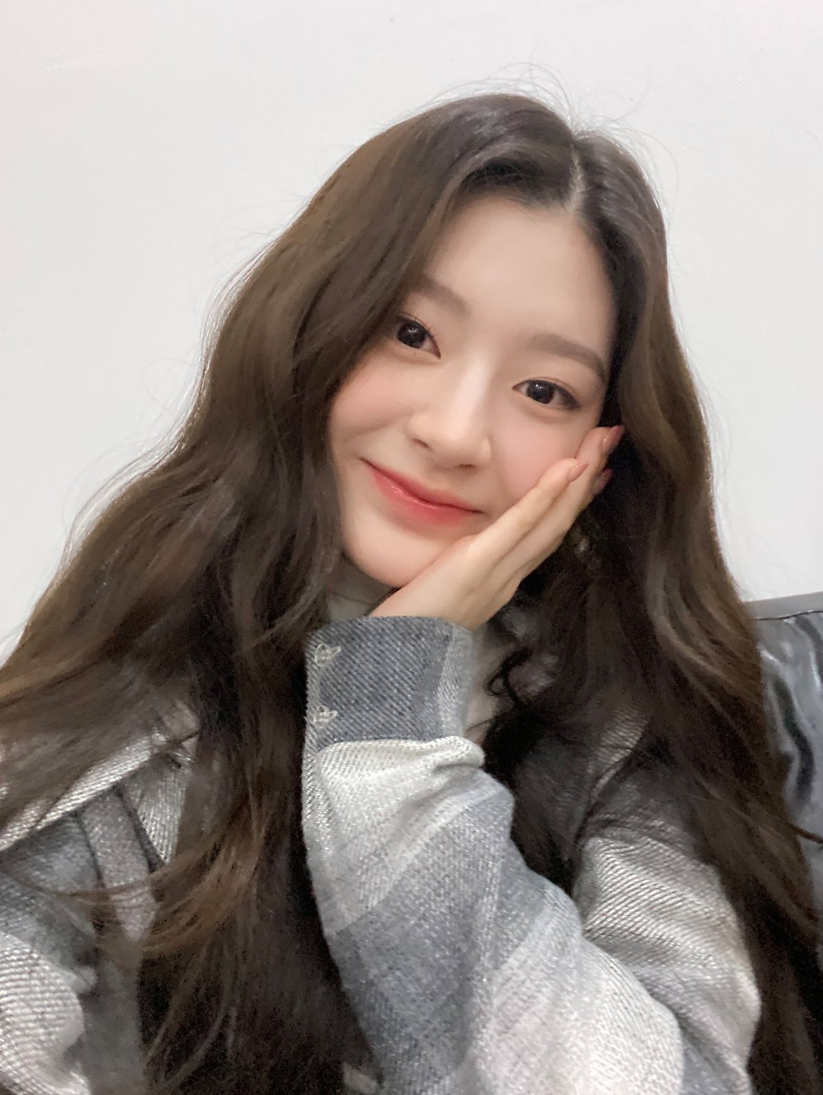 스테이씨 사진 모음! 수민, 시은, 아이사, 세은, 윤, 재이 프로필 21 ElAWRsBU8AEBpiI