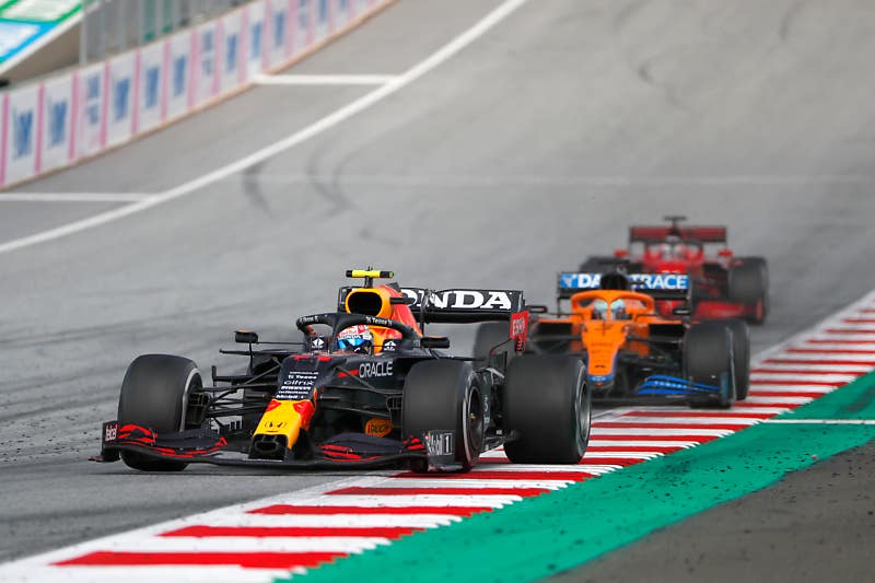 오렌지 연막탄과 함께 환호한 레드불-혼다,
막스 페르스타펜 대기록 향연