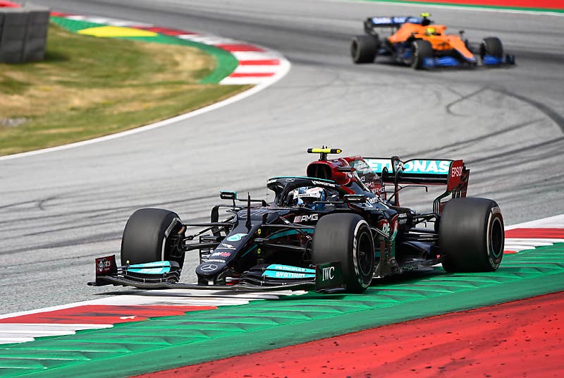 오렌지 연막탄과 함께 환호한 레드불-혼다,
막스 페르스타펜 대기록 향연