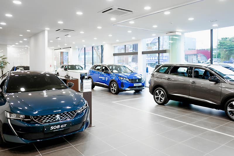 푸조, 새 BI 국내 전시장 첫 적용
수원 전시장 확장