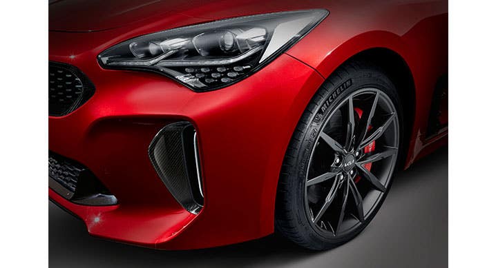 신규 엠블럼에 색상·디자인 에디션 추가한
2022년형 기아 스팅어 출시