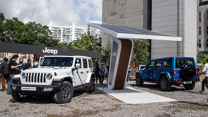 8,000만 원대 가격에도 완판! 지프 랭글러 PHEV 4xe 국내 출시