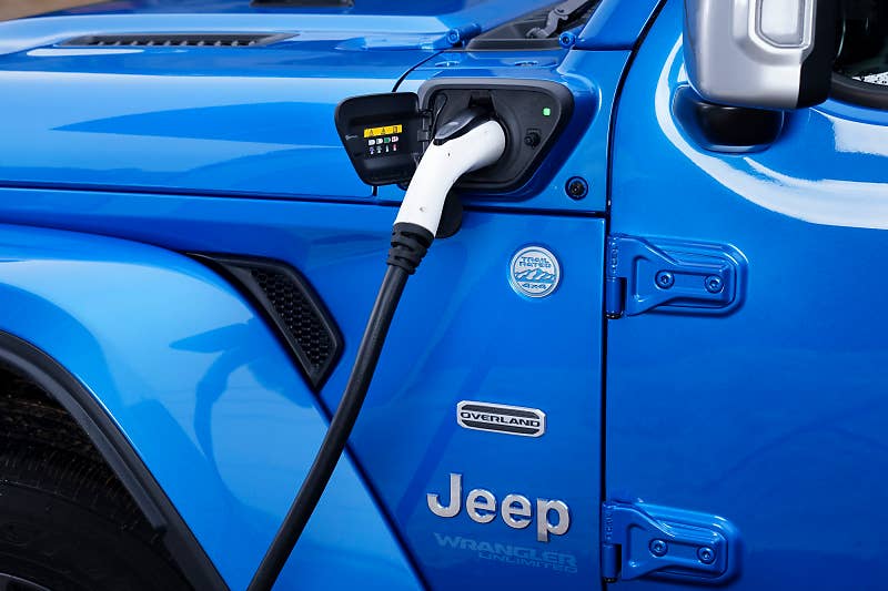 8,000만 원대 가격에도 완판! 지프 랭글러 PHEV 4xe 국내 출시