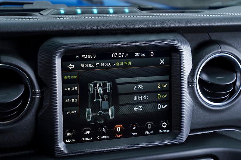 8,000만 원대 가격에도 완판! 지프 랭글러 PHEV 4xe 국내 출시