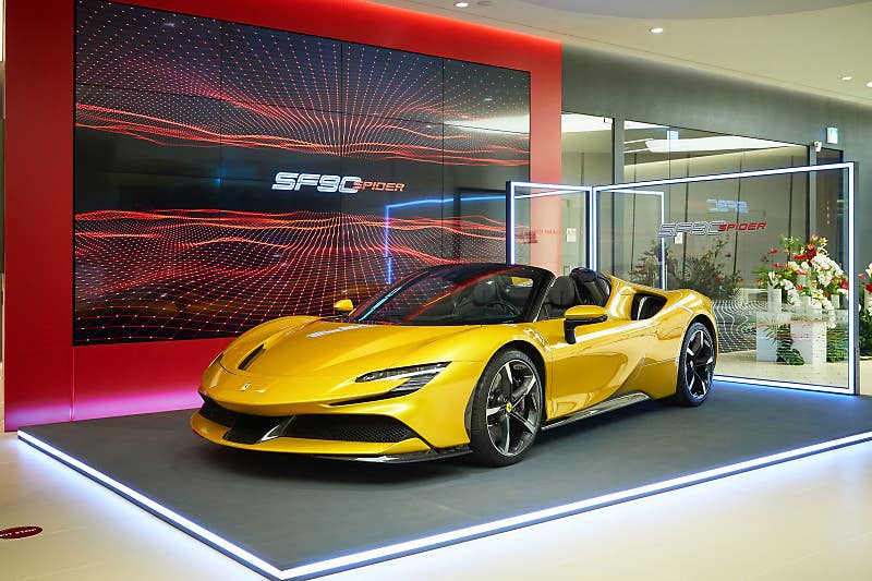 페라리, 반포 전시장 오픈 기념 SF90 스파이더 및 포르토피노 M 국내 최초 공개!