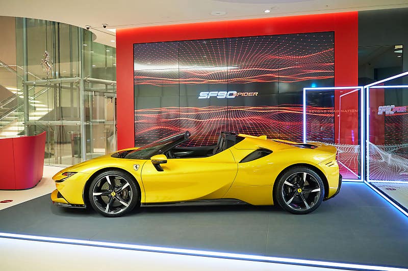 페라리, 반포 전시장 오픈 기념 SF90 스파이더 및 포르토피노 M 국내 최초 공개!