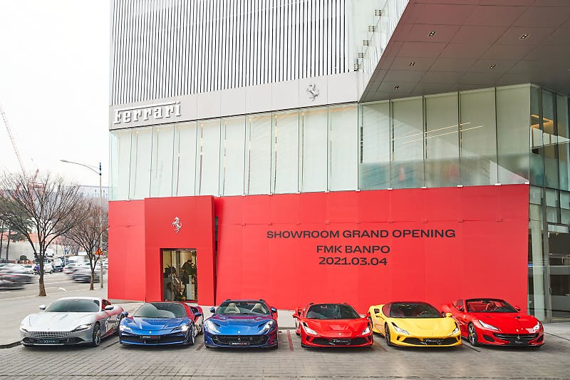 페라리, 반포 전시장 오픈 기념 SF90 스파이더 및 포르토피노 M 국내 최초 공개!