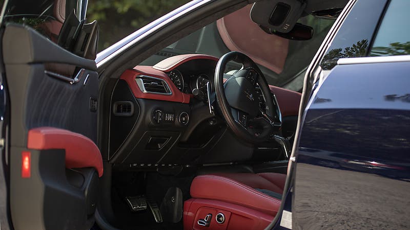 “이 연비로 하이브리드라고?” 마세라티 기블리 하이브리드의 진짜 가치는 따로 있다