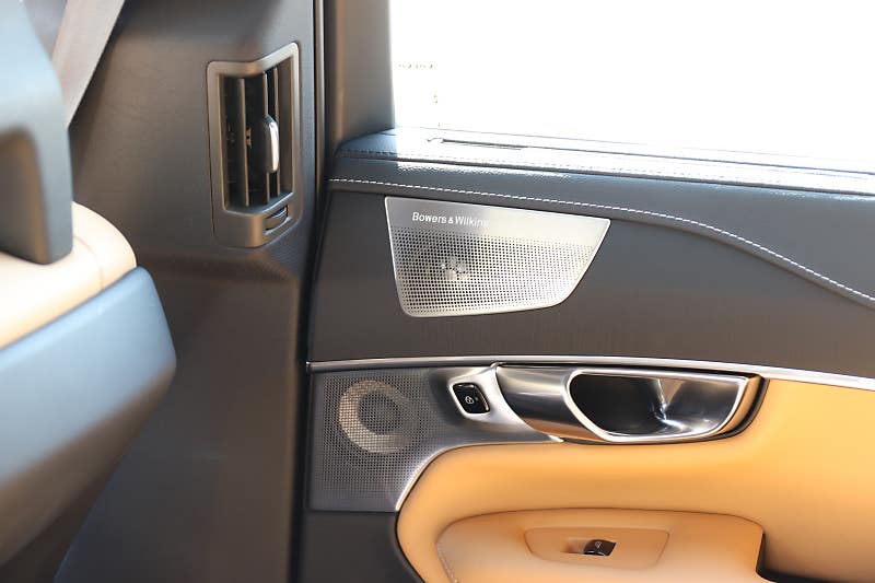 [시승기] 여전히 눈에 띄는 '감각'과 식을줄 모르는 '인기', ‘볼보 XC90 B6’