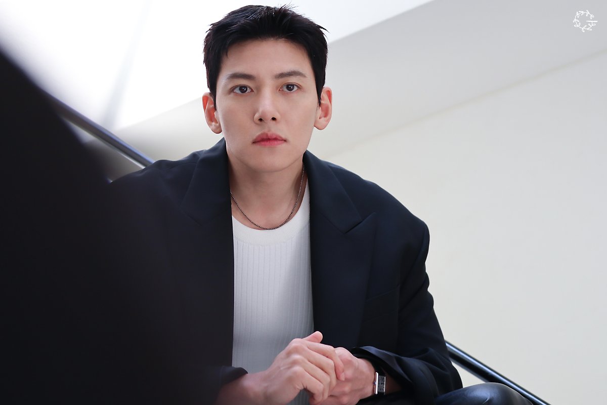Naver Blog] Ji Chang Wook brings to Netflix his good looks and ...