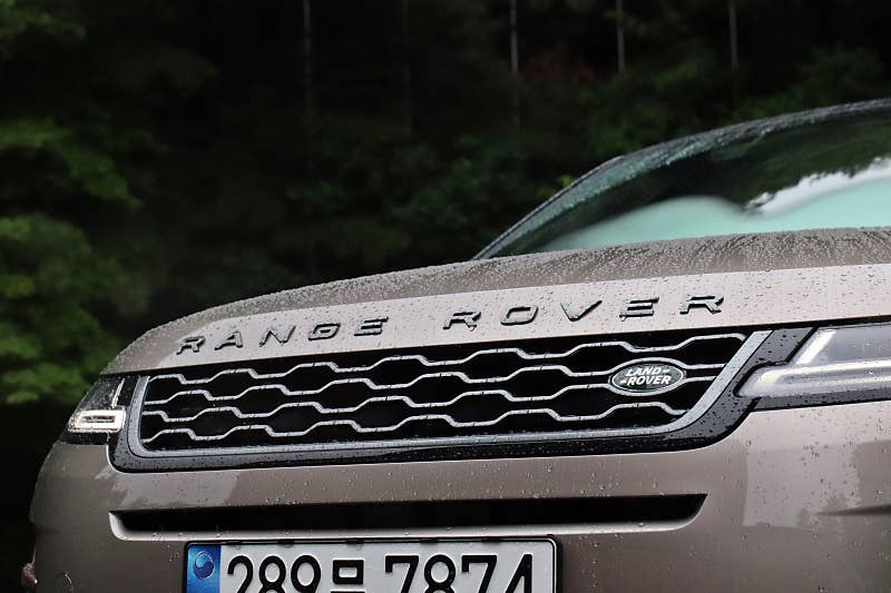 "경쟁자가 없습니다" 독점적 지위 누리는 컴팩트 럭셔리 '레인지로버 이보크'