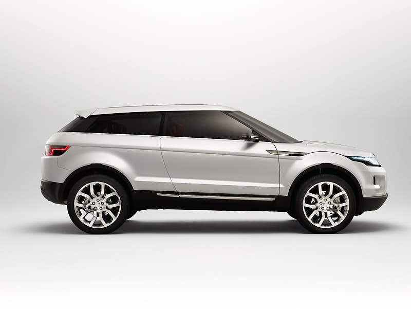 "경쟁자가 없습니다" 독점적 지위 누리는 컴팩트 럭셔리 '레인지로버 이보크'