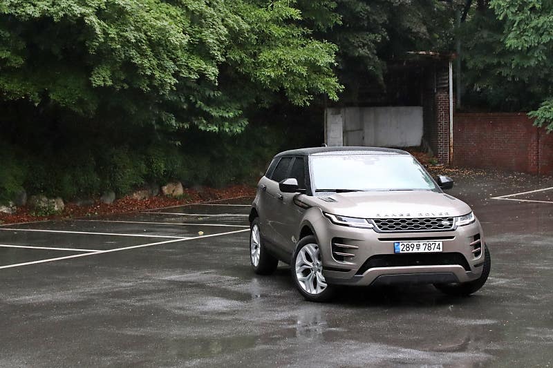 "경쟁자가 없습니다" 독점적 지위 누리는 컴팩트 럭셔리 '레인지로버 이보크'